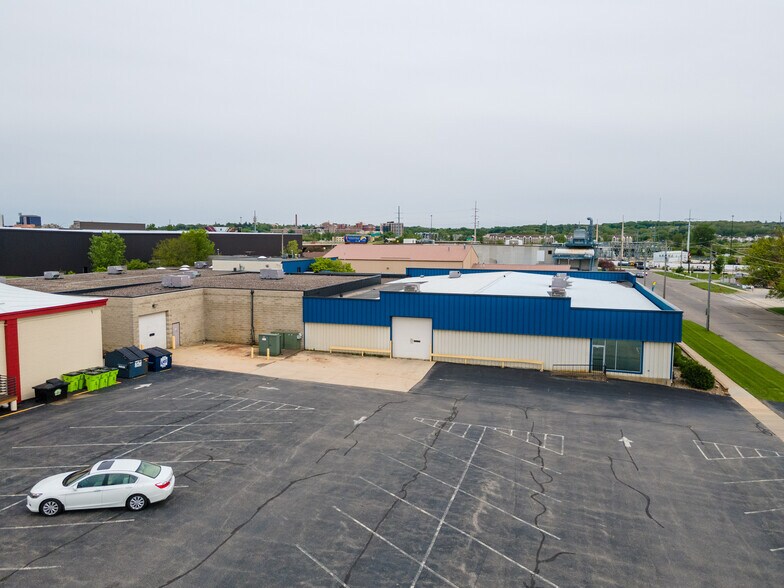 More Photos Of 1304 Valleyhigh Dr NW, Rochester Showroom For Sale