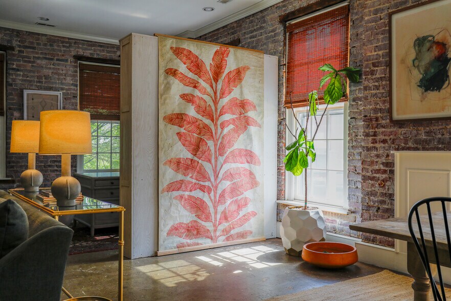 More Photos Of 221 E Clay St, Richmond Storefront Retail Residential For Lease
