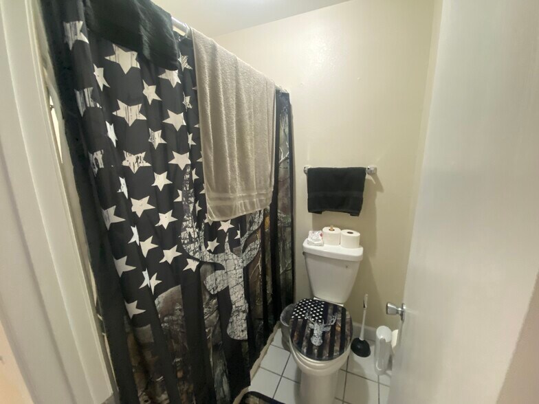 More Photos Of 1 Proactive Dr, New Florence Hotel For Sale