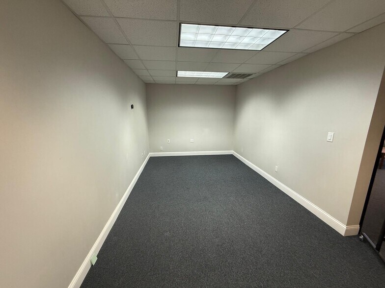 More Photos Of 271 US Highway 46, Fairfield Office Residential For Lease