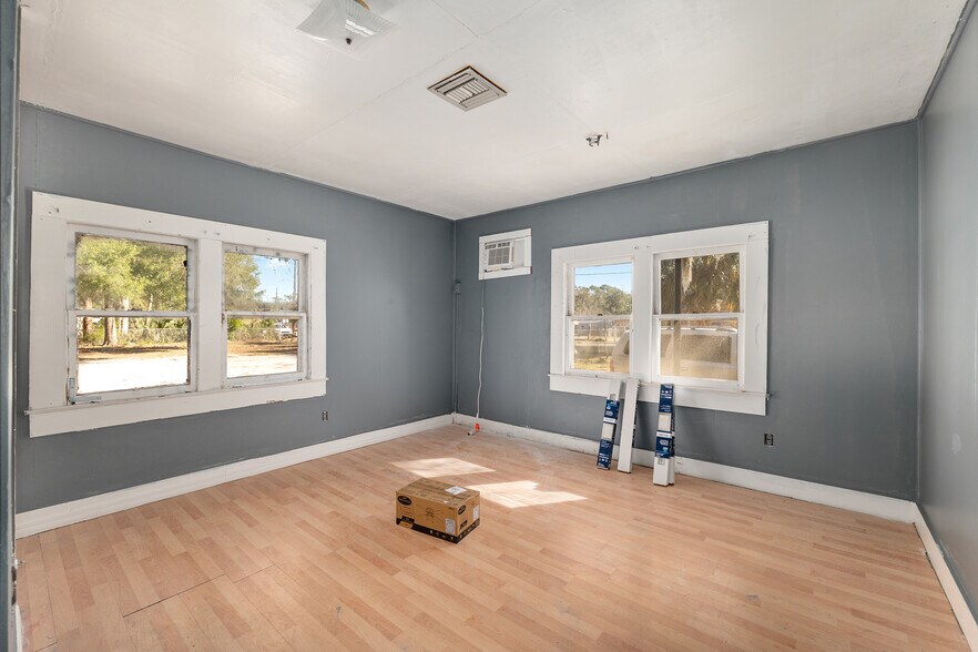 More Photos Of 1007 25th St, Ocala General Retail For Sale