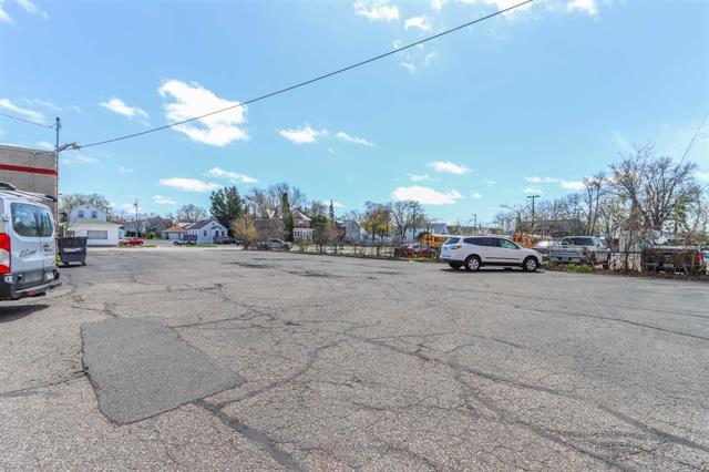 More Photos Of 401-405 S Central Ave, Marshfield Storefront For Sale