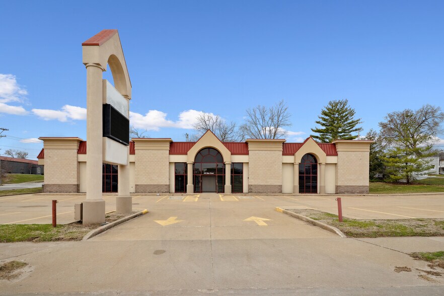 Primary Photo Of 1414 Main St, Keokuk Office For Sale