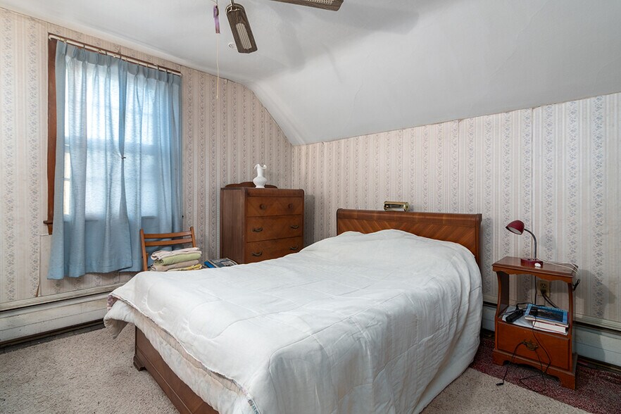 More Photos Of 388 Child St, Warren Freestanding For Sale