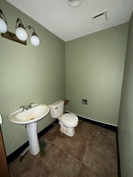 More Photos Of 58 Racine St, Menasha Office For Sale