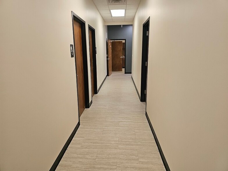 More Photos Of 4852-4854 S State Highway Ff, Battlefield General Retail For Lease