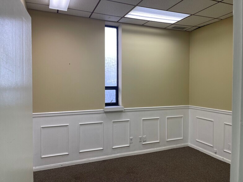 More Photos Of 15 N 5th St, Saddle Brook Office For Lease