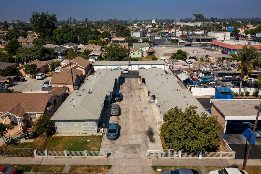 Primary Photo Of 1307-1311 E Peck St, Compton Apartments For Sale