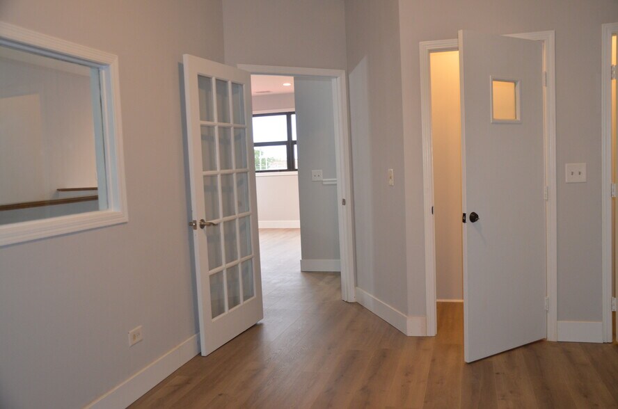 More Photos Of 510 Collins St, Joliet Unknown For Lease