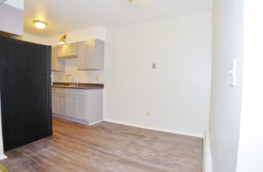 More Photos Of 44 Rickard St, Cortland Apartments For Sale