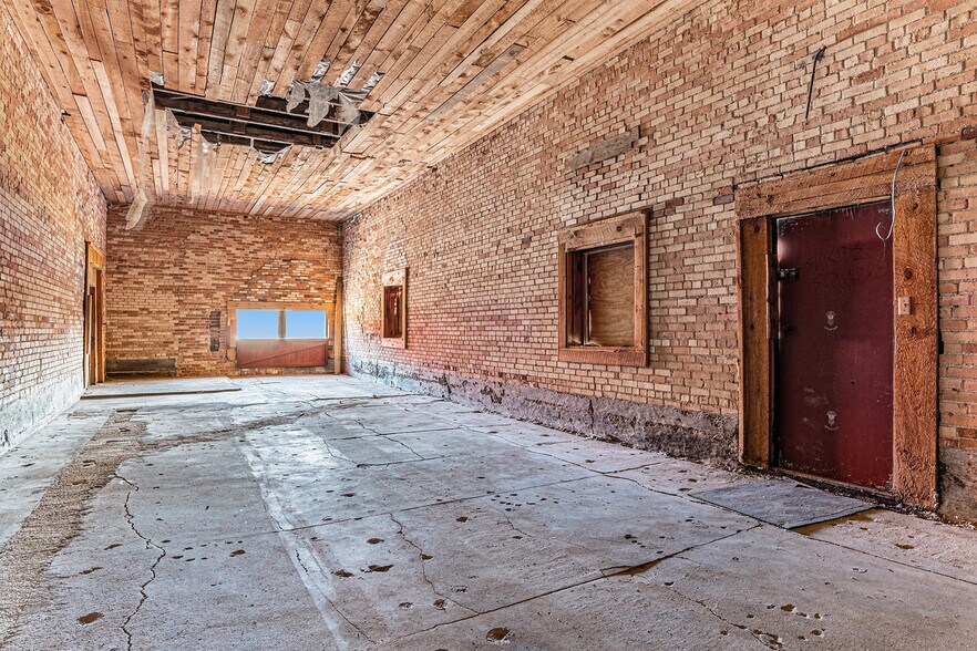 More Photos Of 226 Baldwin St, Big Rapids Light Distribution For Sale