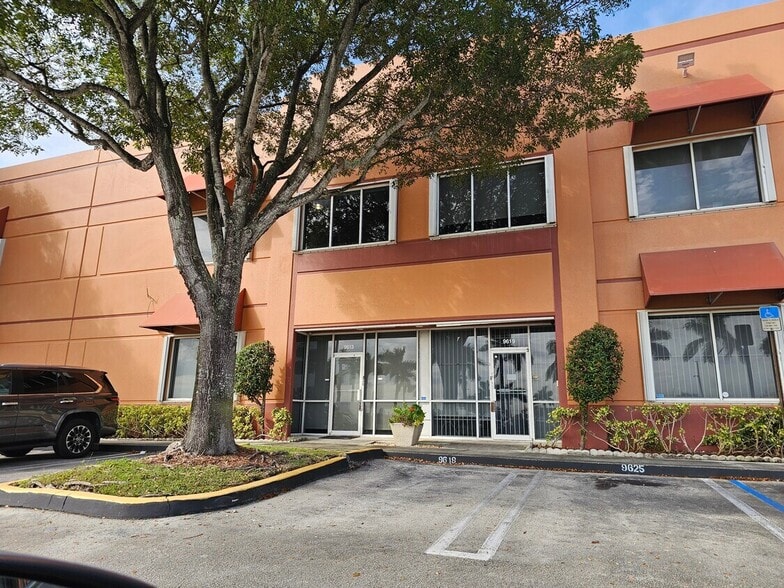 More Photos Of 9613 NW 33rd St, Doral Service For Sale