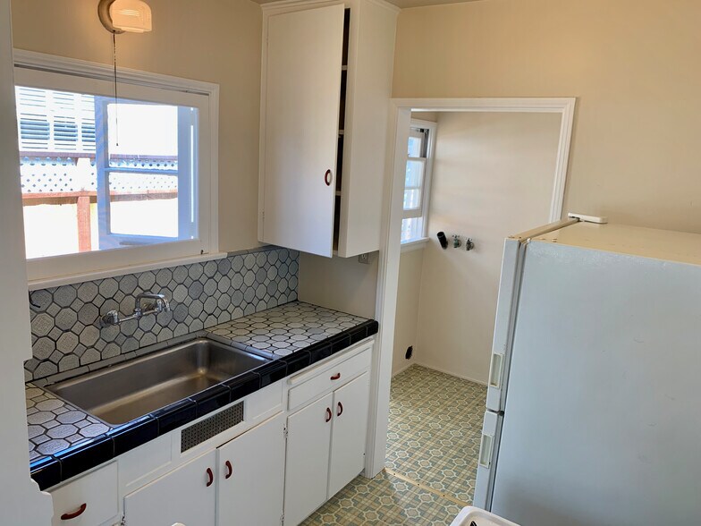 More Photos Of 375 Aster St, Laguna Beach Apartments For Sale
