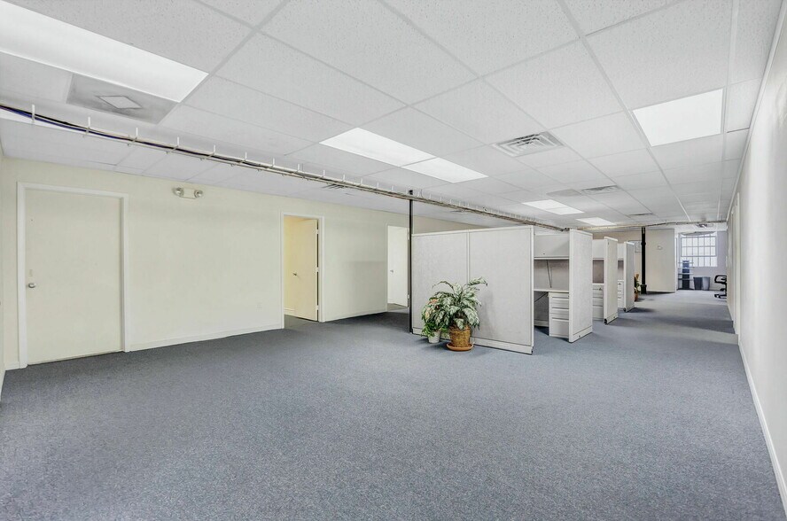 More Photos Of 904 E New Haven Ave, Melbourne Storefront For Lease