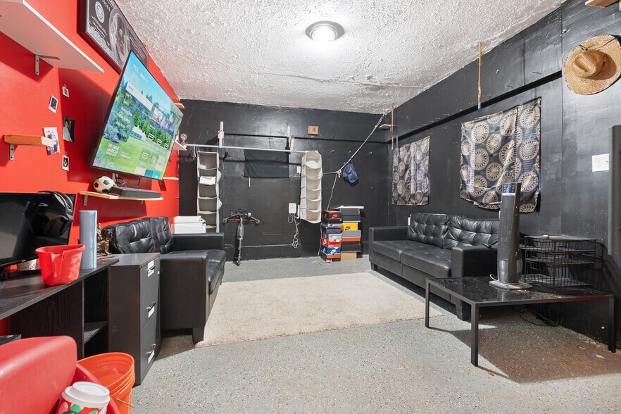 More Photos Of 4200 Redman Ave, Omaha Auto Repair For Sale