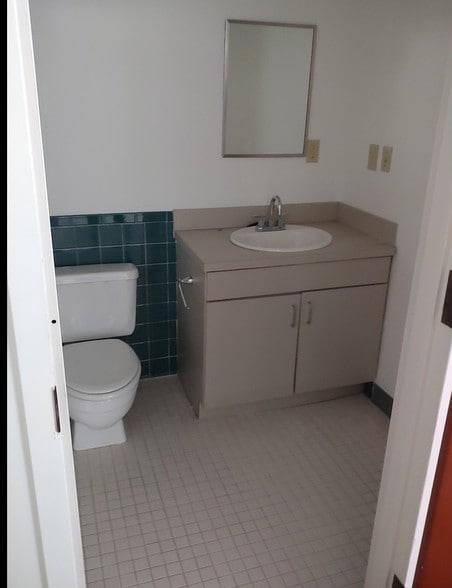 More Photos Of 918 Baltimore Ave, Kansas City Lodge Meeting Hall For Sale