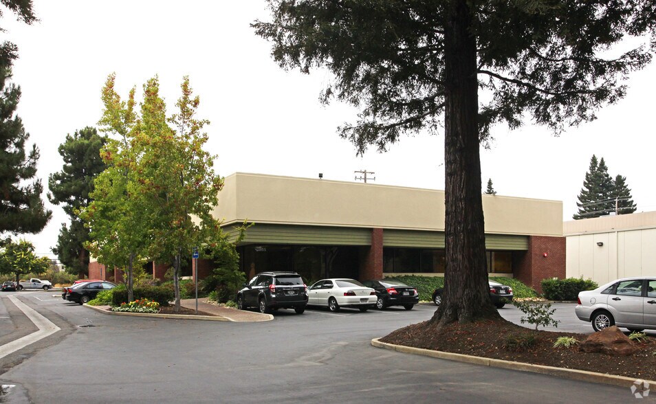 More Photos Of 335 E Middlefield Rd, Mountain View Light Manufacturing For Lease