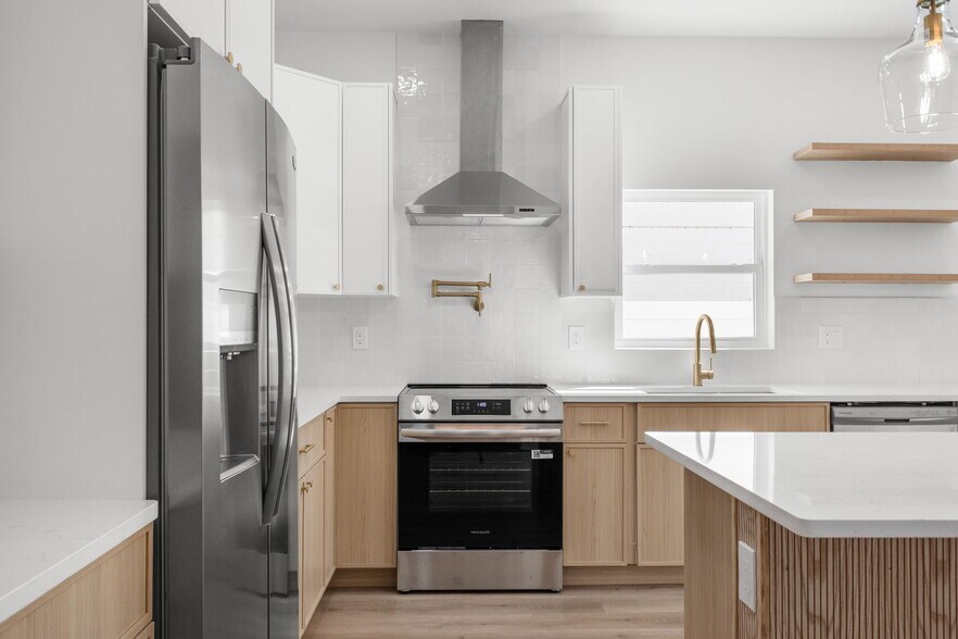 More Photos Of 2525 13th Ave N, Saint Petersburg Multifamily For Sale