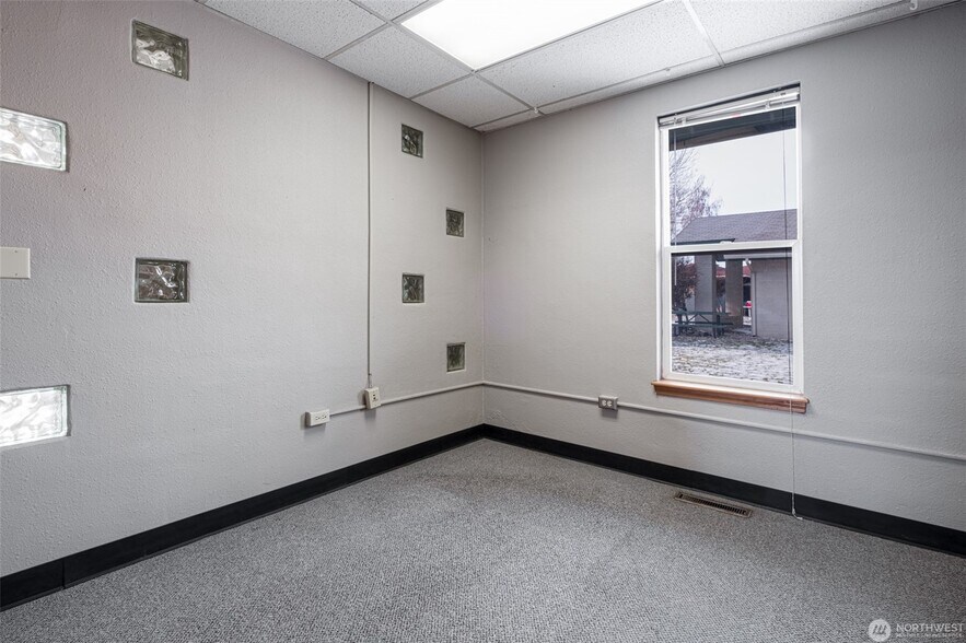 More Photos Of 119 J St SW, Quincy Office For Sale