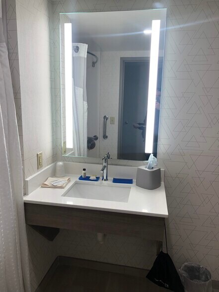 More Photos Of 3695 PA-31 East, Donegal Hotel For Sale