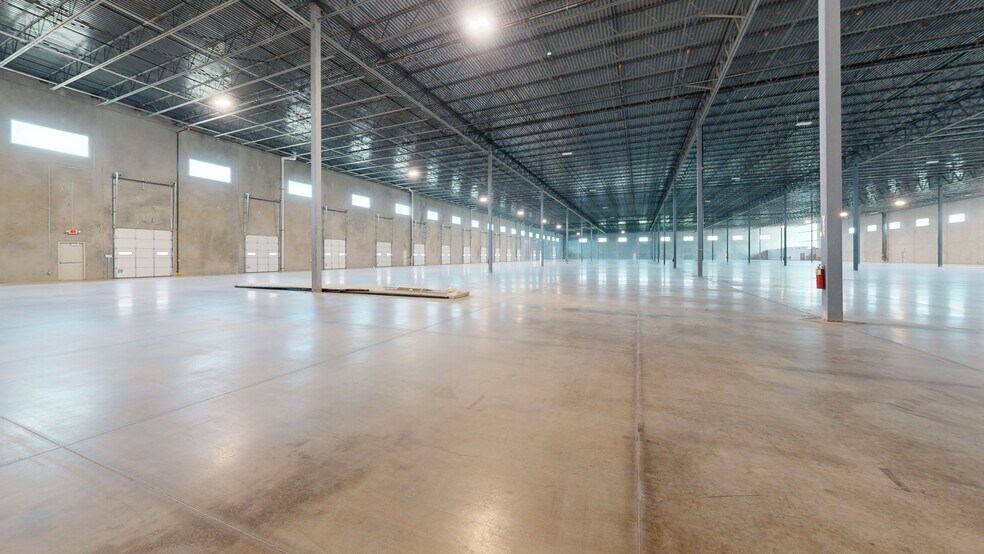 More Photos Of 6100 N Stemmons Fwy, Sanger Unknown For Lease