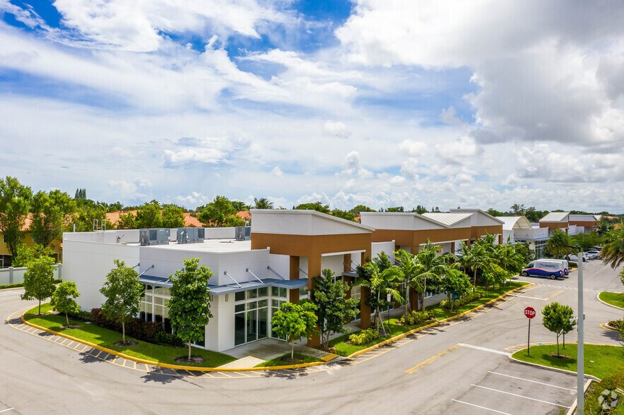 More Photos Of 6510-6596 N University Dr, Tamarac Storefront Retail Office For Lease