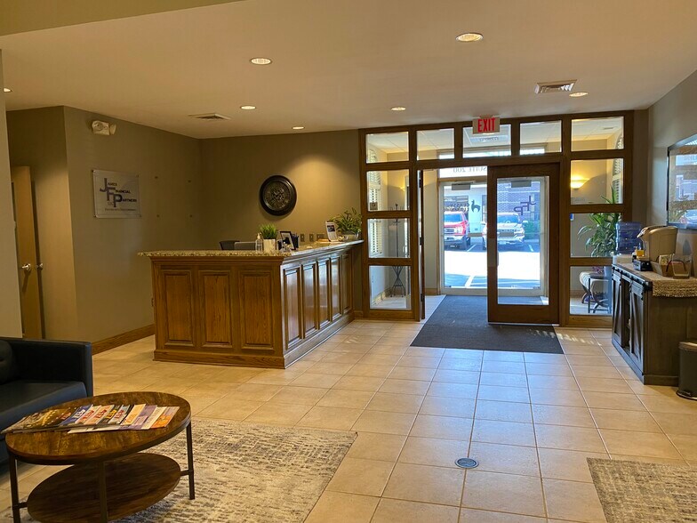 More Photos Of 909 E Republic Rd, Springfield Office For Lease