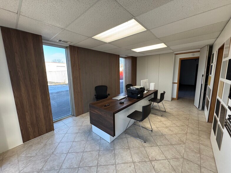 More Photos Of 12137 Rhea Dr, Plainfield Warehouse For Lease
