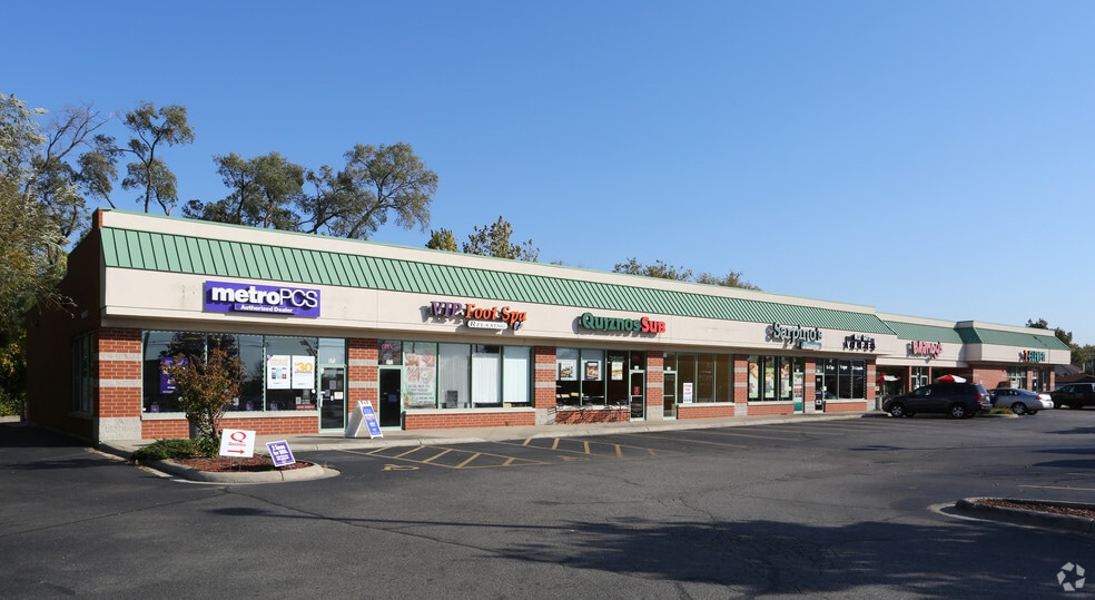 More Photos Of 570-586 E Oakton St, Des Plaines General Retail For Lease