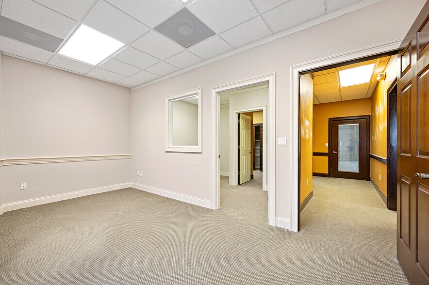 More Photos Of 794 Sanders Rd, Port Orange Showroom For Lease