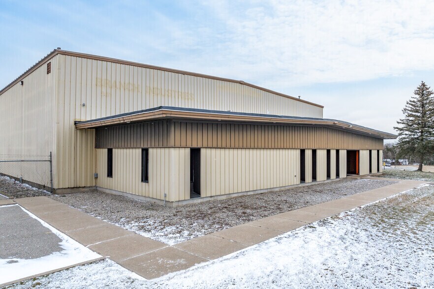 More Photos Of 651 Columbus Ave, West Branch Warehouse For Lease