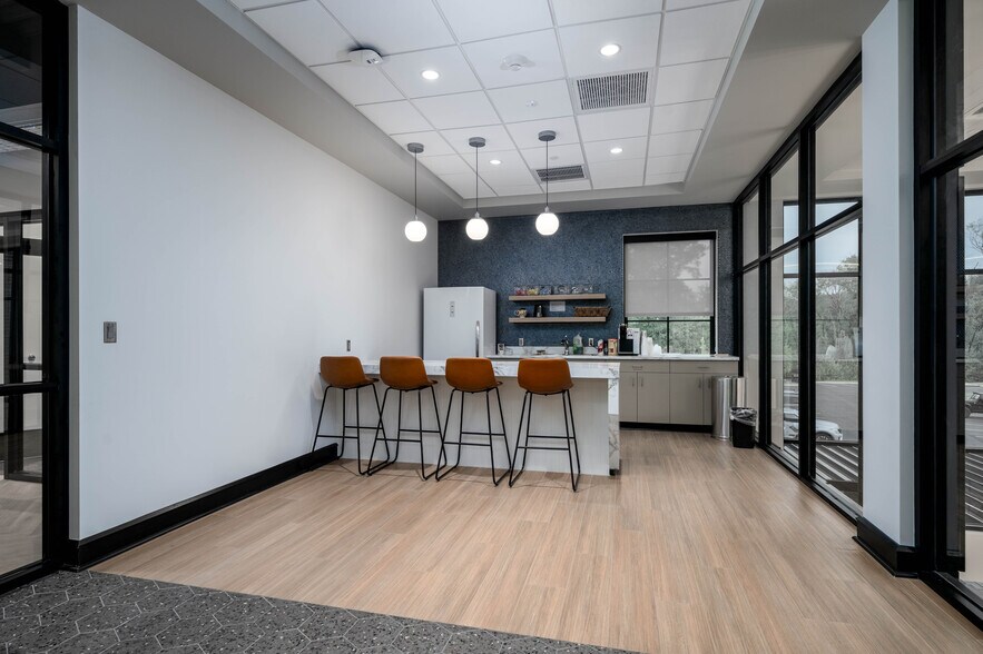 More Photos Of 1460 Northbank Pky, Tuscaloosa Office For Lease