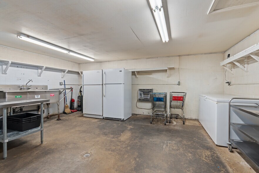 More Photos Of 8275 Carolina Blvd, Clyde General Retail For Sale