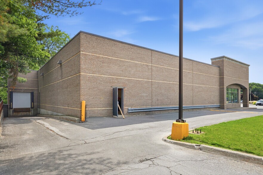 More Photos Of 214 Rue Saint-Antoine-Nord, Lavaltrie General Retail For Lease
