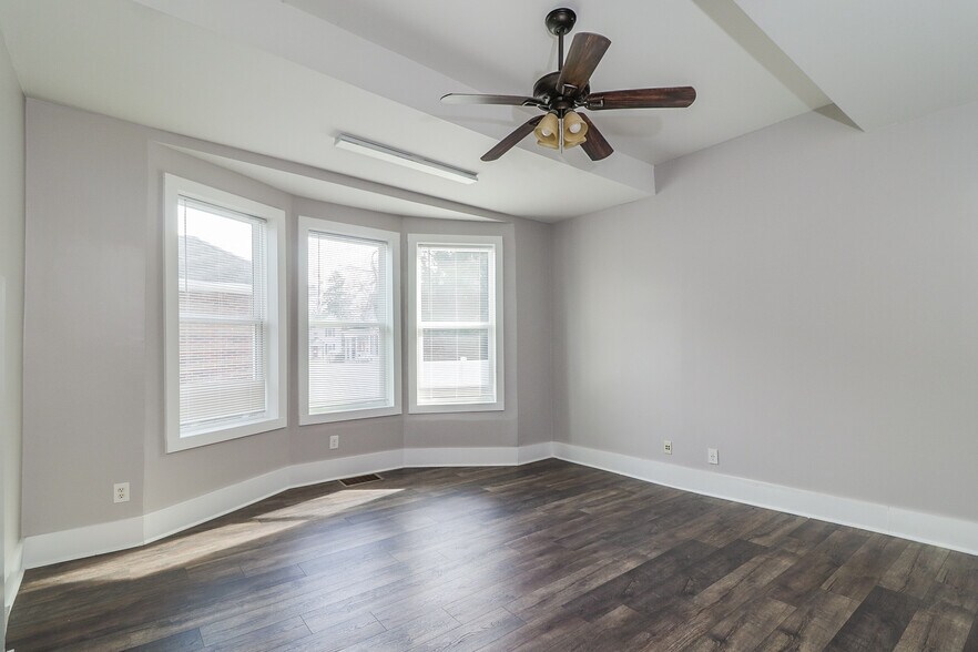 More Photos Of 104 W Candler St, Winder Medical For Sale