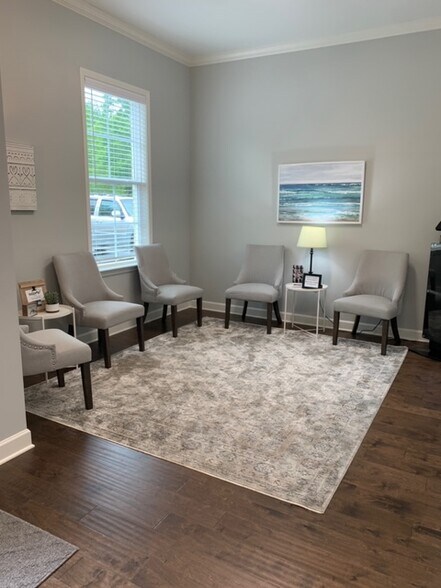 More Photos Of 7947 Players Forest Dr, Memphis Office For Lease