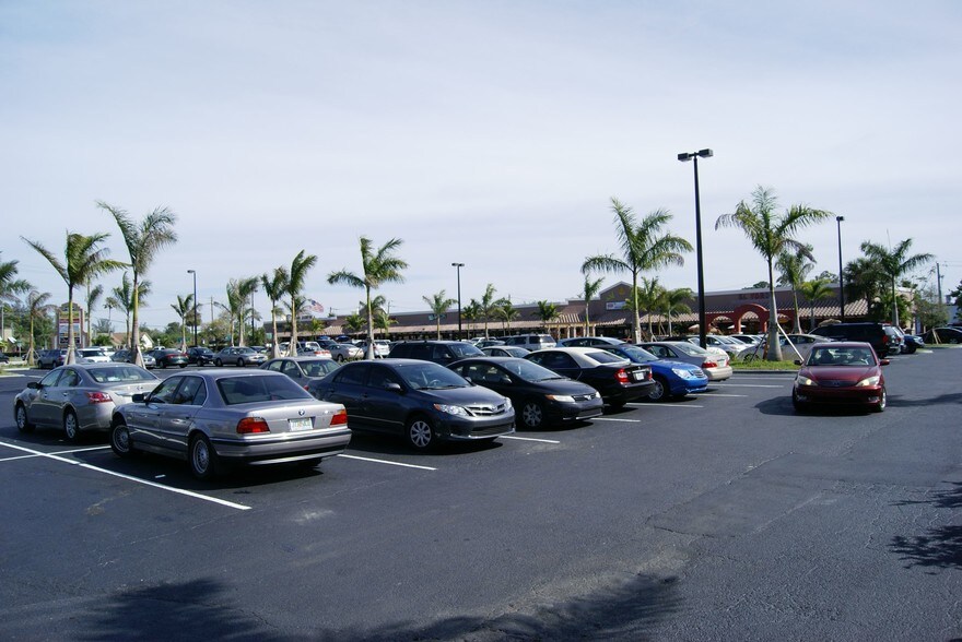 More Photos Of 1638 SE Federal Hwy, Stuart Unknown For Lease