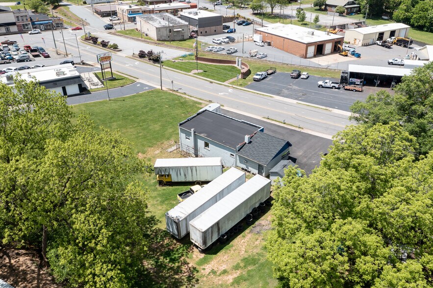 More Photos Of 15 N Carolina Ave, Maiden Auto Repair For Sale