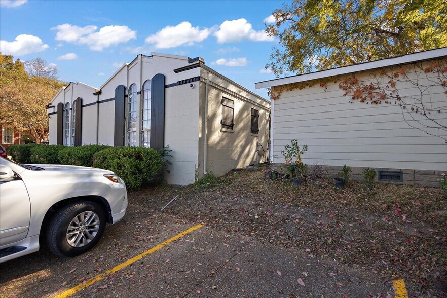 More Photos Of 908 Cherry St, Vicksburg Office For Sale