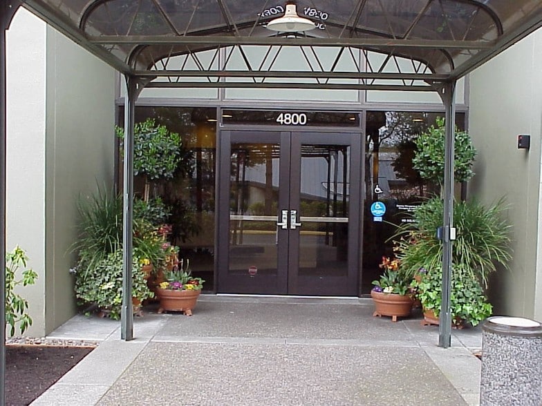 More Photos Of 4800 S Macadam Ave, Portland Office For Lease