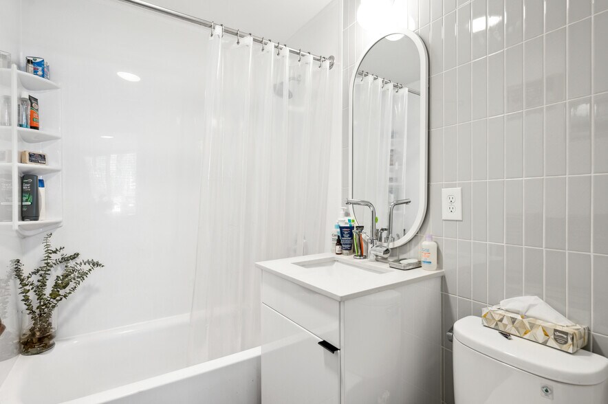 More Photos Of 800 Queen Anne Ave N, Seattle Apartments For Sale