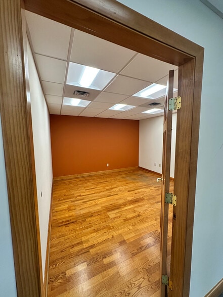 More Photos Of 28 Park Ave, Worcester Office For Lease