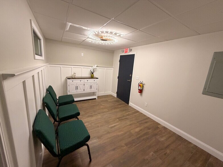 More Photos Of 24 Battle St, Somers Medical For Lease