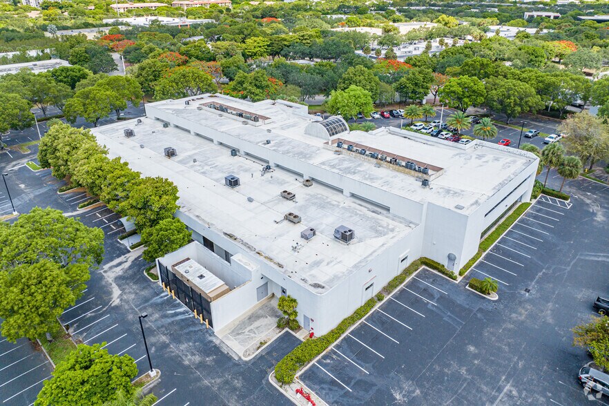More Photos Of 1400 E Newport Center Dr, Deerfield Beach Office For Lease