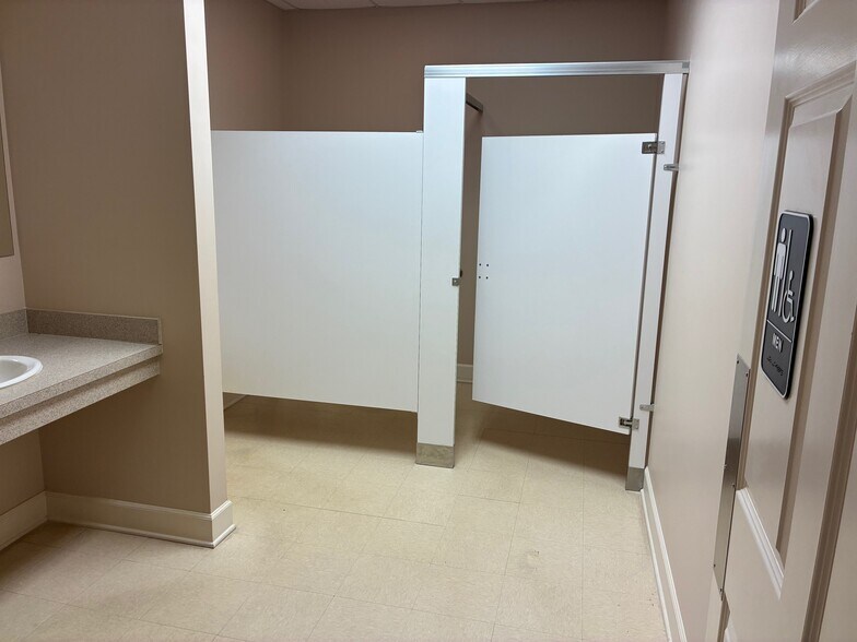 More Photos Of 1880 W City Dr, Elizabeth City Medical For Sale