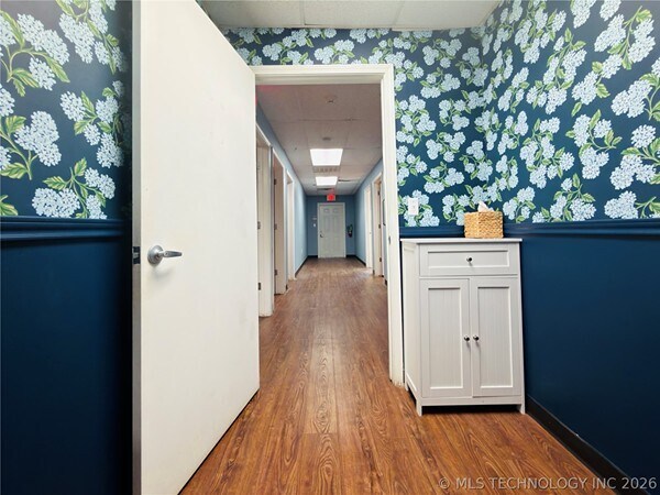 More Photos Of 1002 E Cherry St, Cushing Medical For Sale