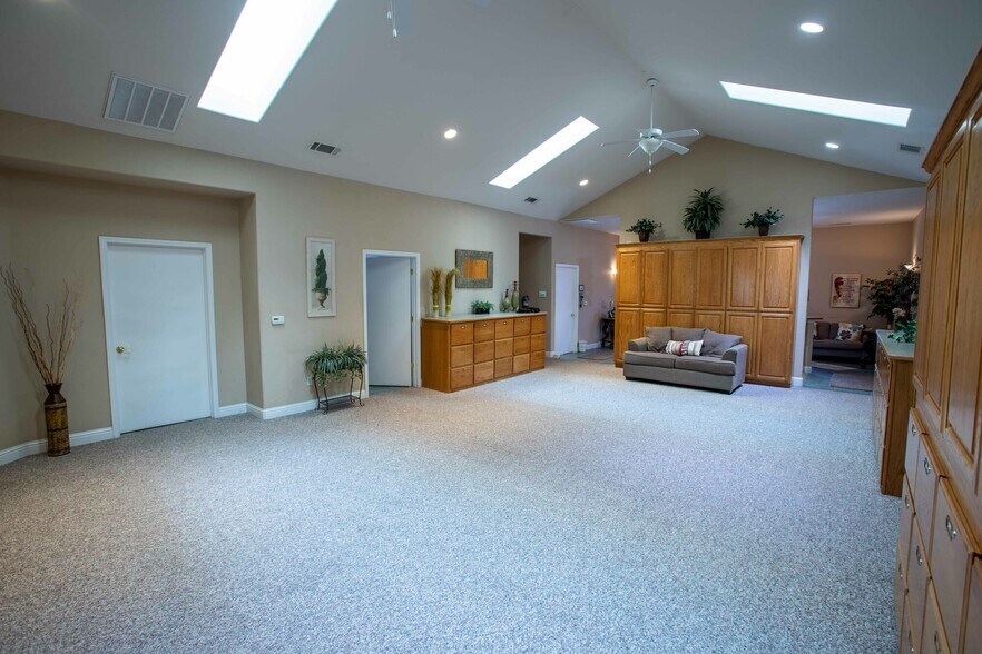 More Photos Of 353 Park Marina Cir, Redding Loft Creative Space For Sale
