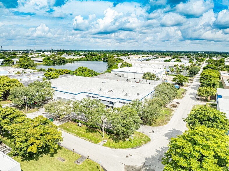 More Photos Of 4915 NW 159th St, Miami Lakes Warehouse For Lease