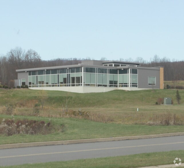 More Photos Of 10 Fox Run Rd, Drums Medical For Lease
