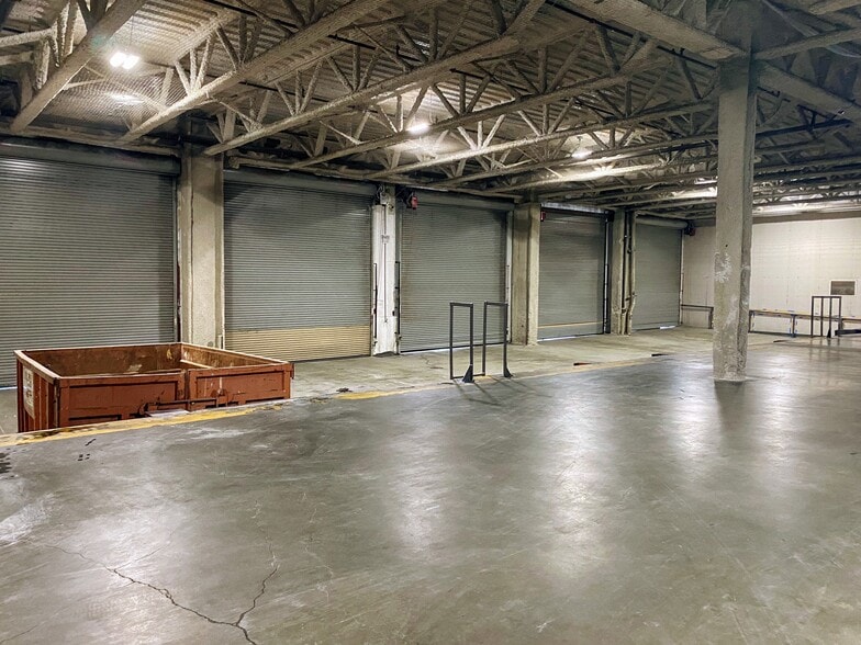 More Photos Of 1661 Tennessee St, San Francisco Light Distribution For Lease